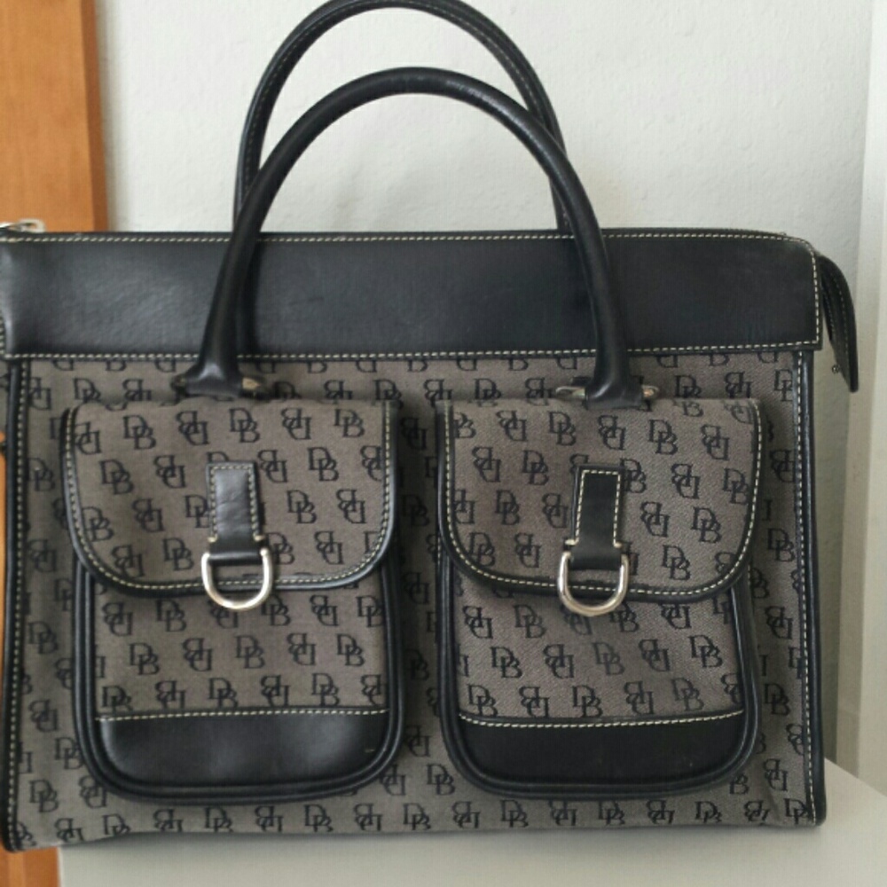 Dooney and bourke purse